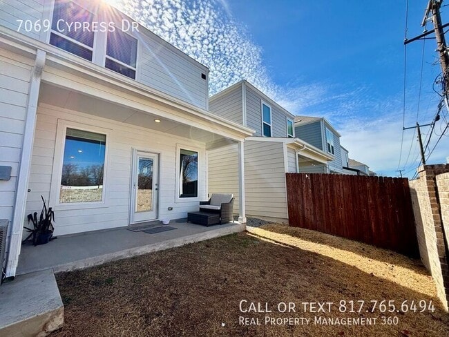 Building Photo - 7069 Cypress Dr