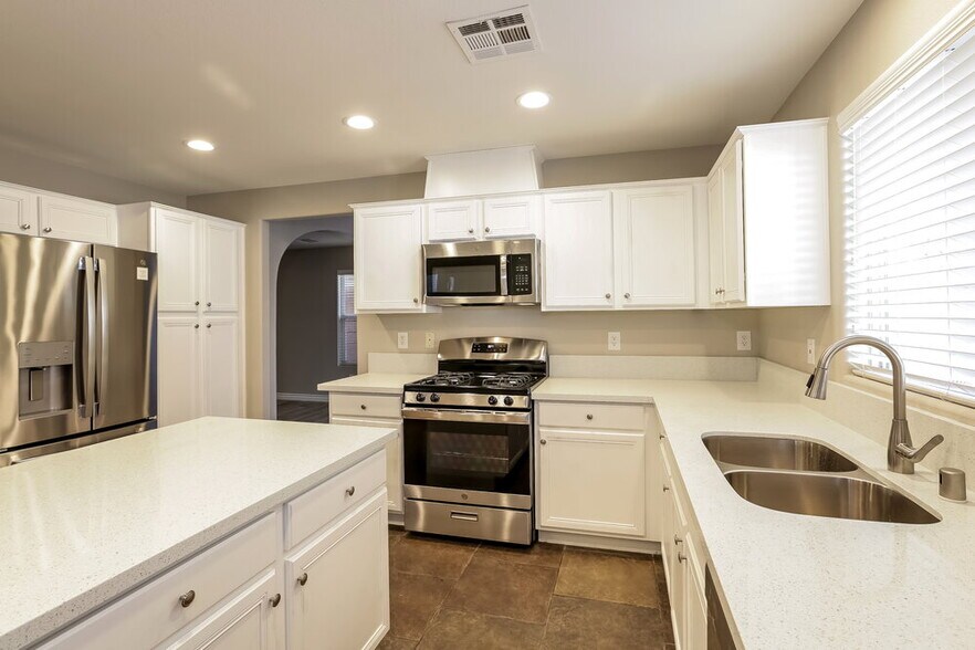 Building Photo - 9116 Iron Cactus Ave