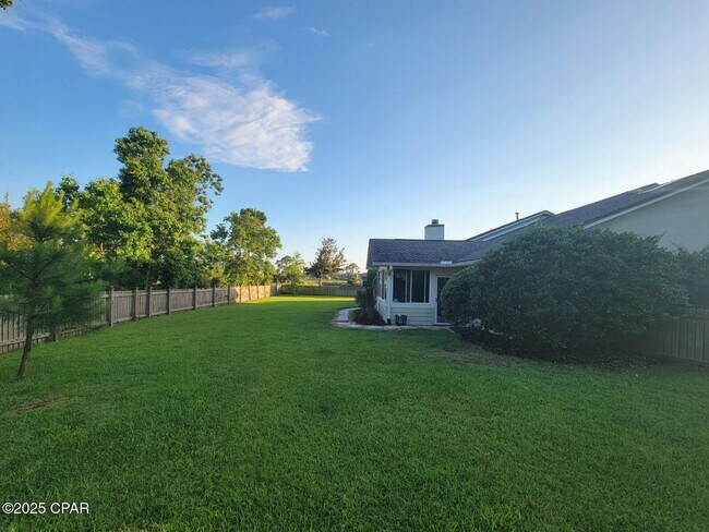 Building Photo - 633 Amberjack Dr