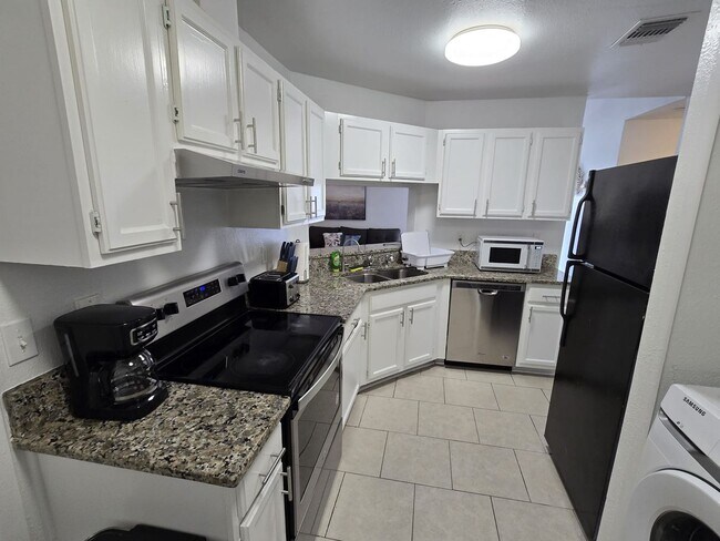 Building Photo - 4111 Sunrise Terrace Dr