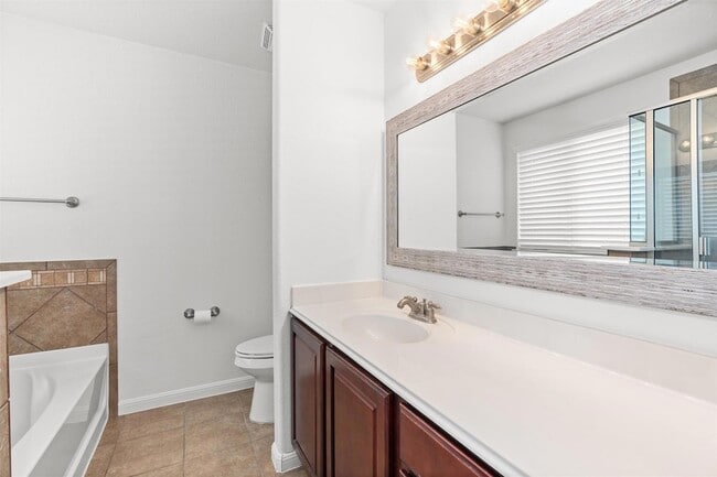 Building Photo - 1049 Regency Ln
