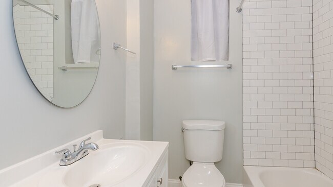 Building Photo - 2049 W Coulter St