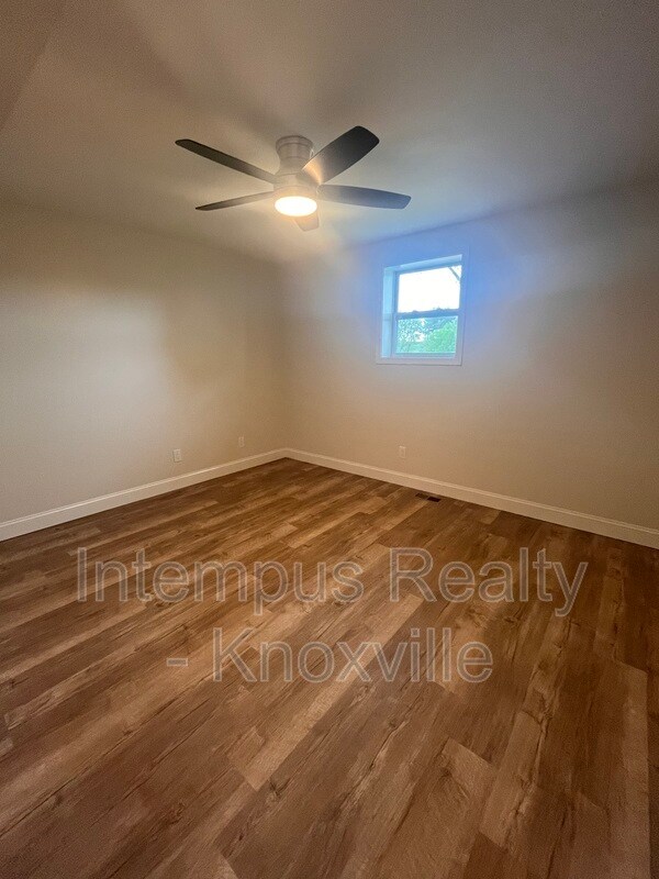 Building Photo - 228 Duzane Dr