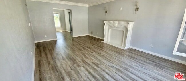 Building Photo - 164 S Elm Dr