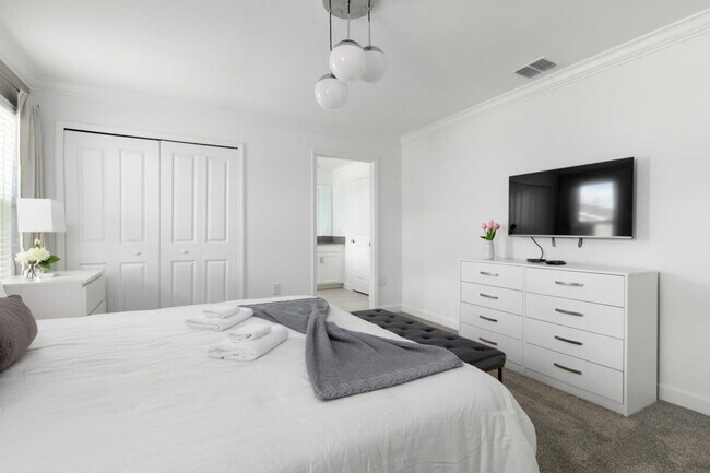 Building Photo - 954 Splash Shot Pl