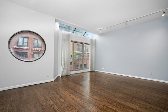 Building Photo - 171 W Goethe St