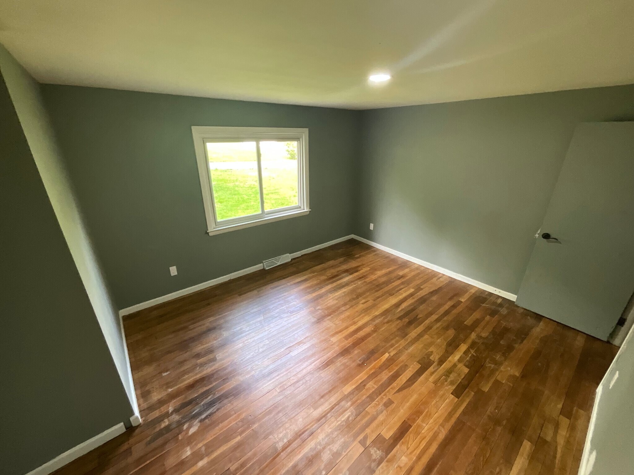 Building Photo - 12 Linwood Dr