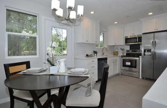 Building Photo - 4 Bedroom/ 2 Bathroom house in Midvale