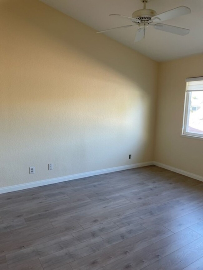 Building Photo - Upgraded Three Bedroom Attached Home in Wo...