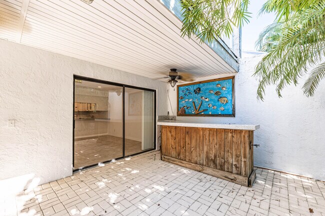 Building Photo - 2936 Florida Blvd