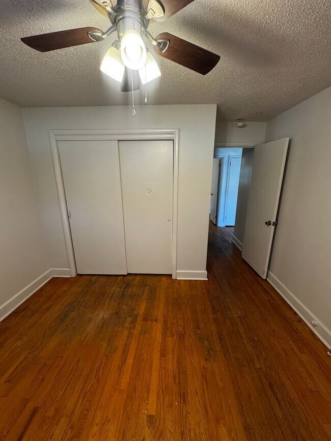 Building Photo - 2/1 Duplex with office space in Shelby, NC