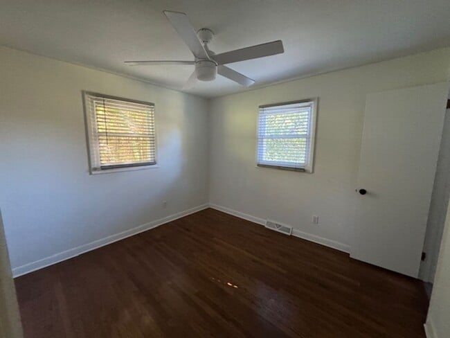 Building Photo - 4 Bedroom Remodeled House off Old Forest Road