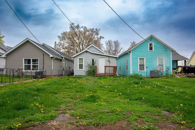 Building Photo - 1 Bedroom / 1 Bath Tiny House in Blair!