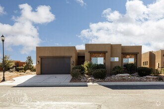 Building Photo - 4 Bedroom 2.5 Bathroom in Sand Hollow