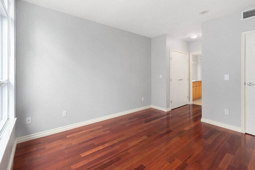 Building Photo - 1420 Terry Ave