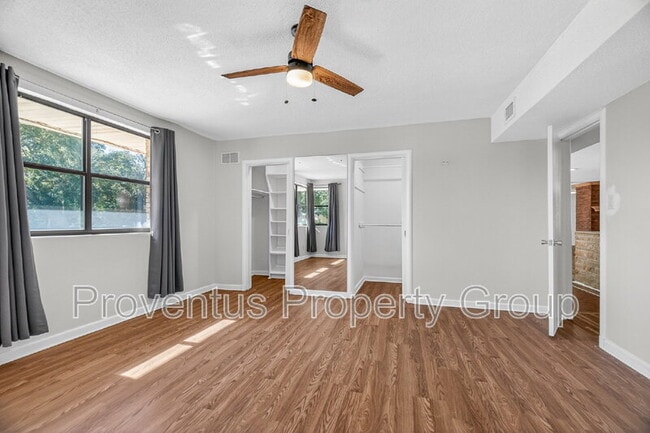 Building Photo - 8 Manor Dr