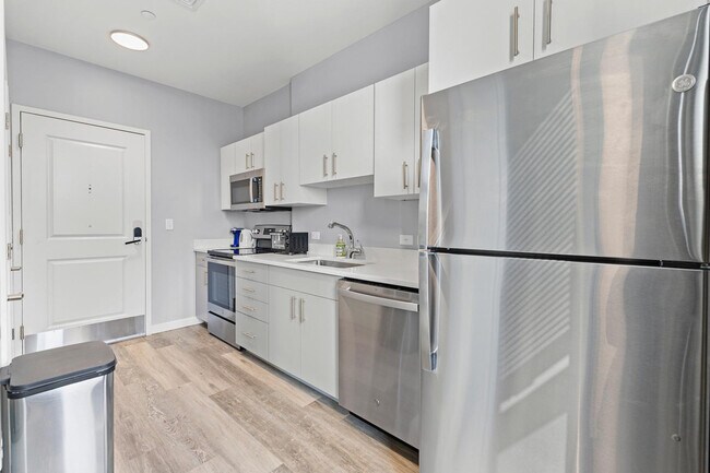 Building Photo - 95 Broadway-SI ID1240270P