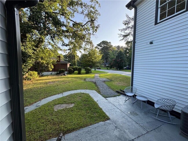 Building Photo - 1687 Porter Dr NW