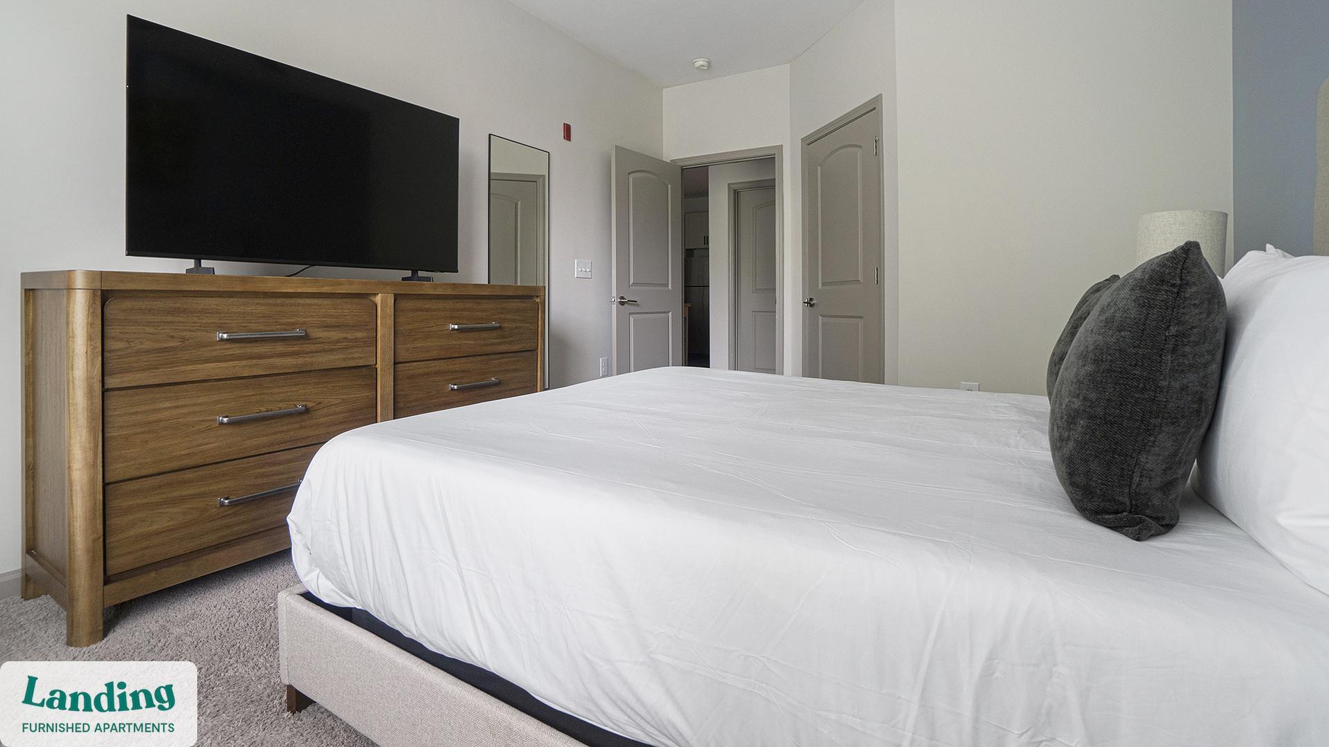 Building Photo - 900 E Six Forks Rd