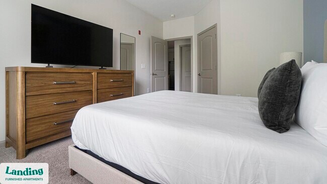 Building Photo - 900 E Six Forks Rd