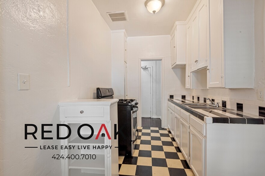 Building Photo - 849 S Oxford Ave