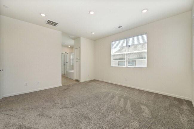 Building Photo - Fully Furnished Mid-term Rental
