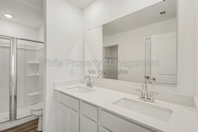 Building Photo - 313 W 18th St