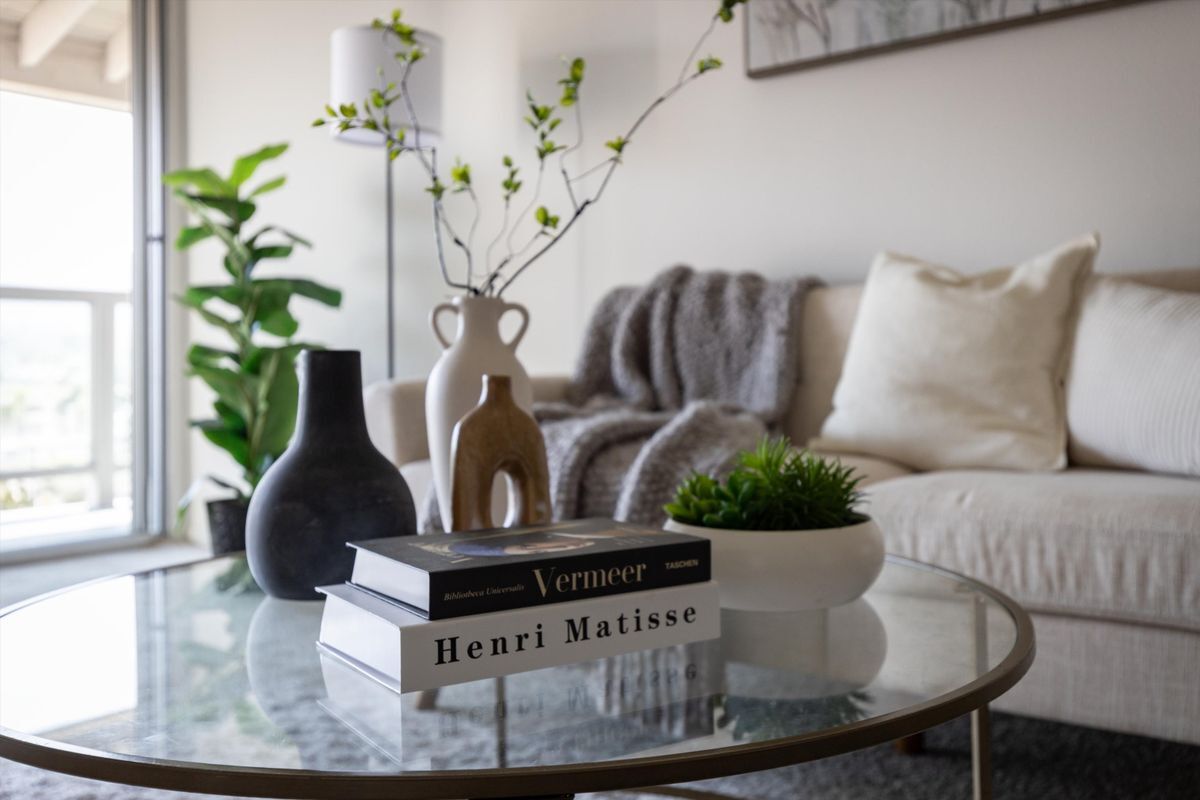 Building Photo - 1560 Circa Del Lago