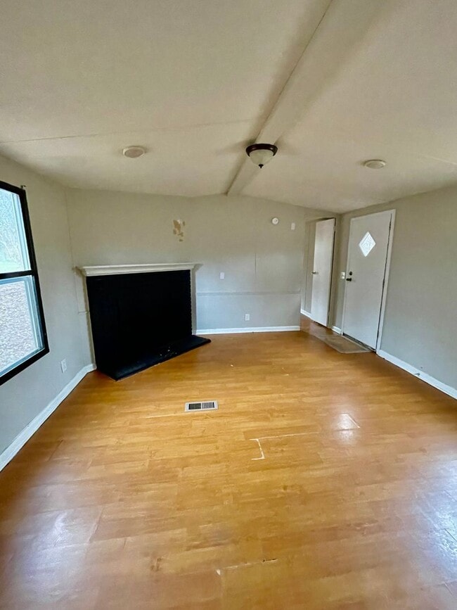 Building Photo - Adorable 2 bedroom 1 bath Mobile Home located it Dallas