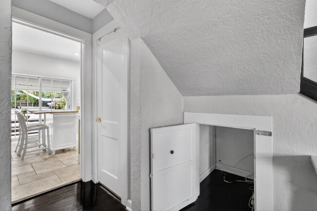 Building Photo - 412 El Prado