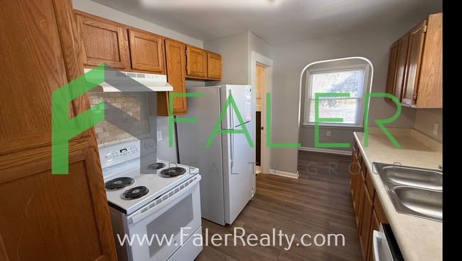 Building Photo - Belmont Bungalow!