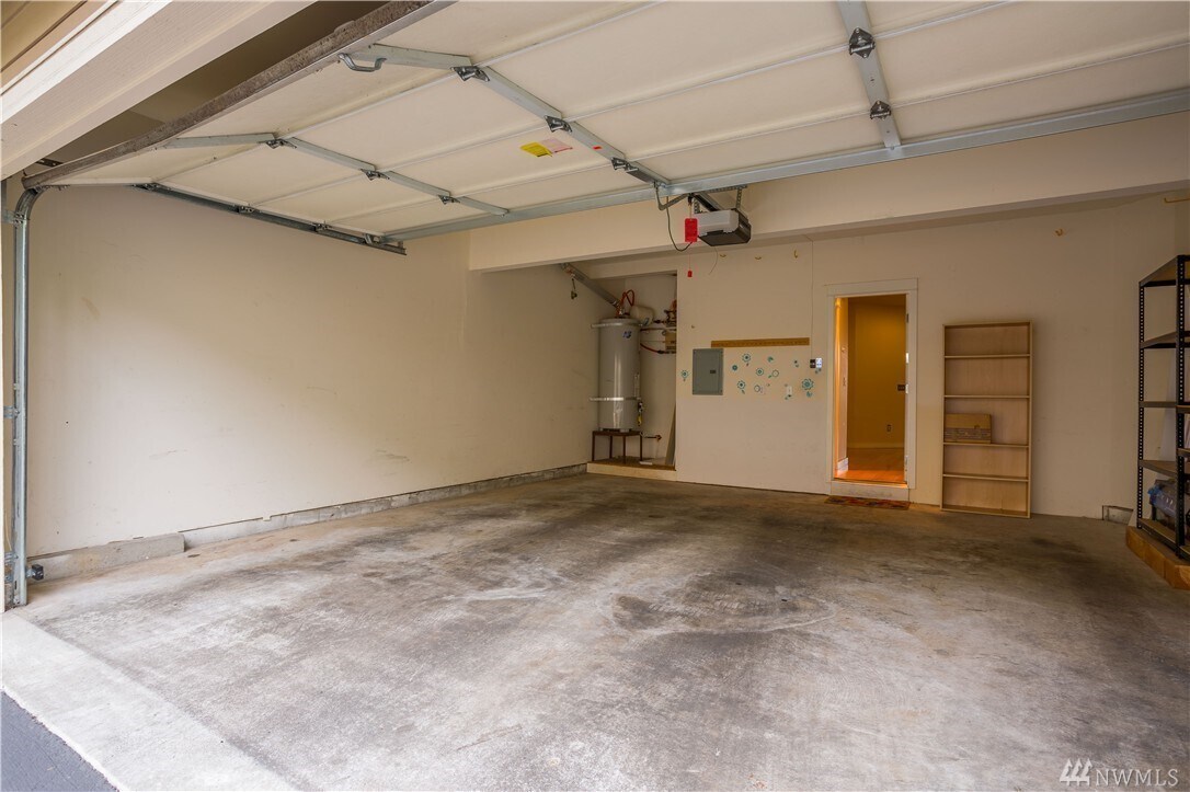 Building Photo - 3500 E Lake Sammamish Pky SE