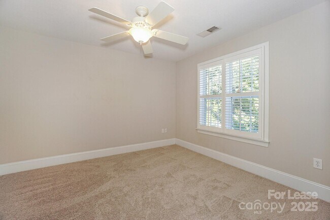 Building Photo - 181 Streamside Pl
