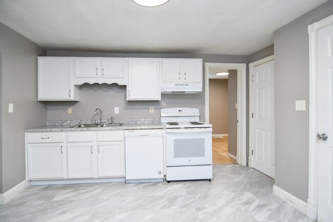 Building Photo - 4 Bed 1 Bath Single Family Home