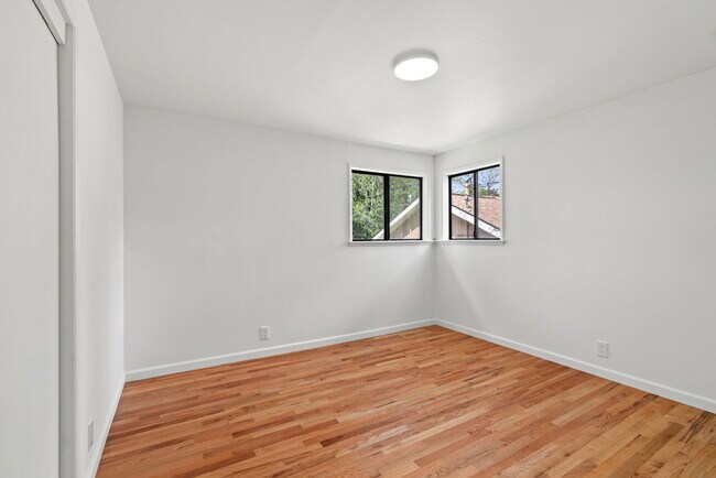 Building Photo - 13723 36th Ave NE