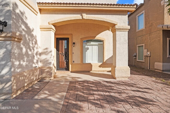 Building Photo - 12323 Sombra Grande Dr