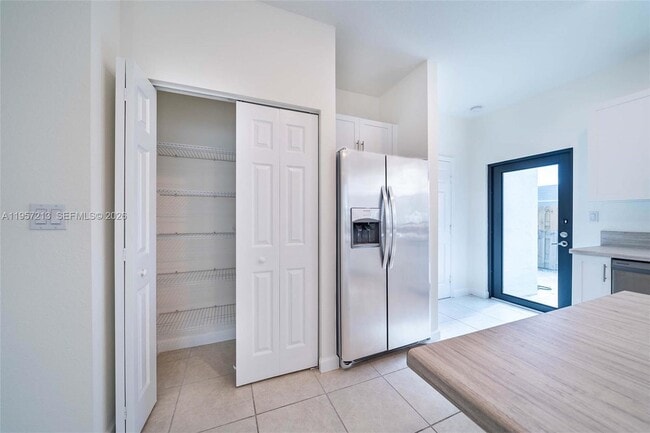 Building Photo - 1928 SW 5th Blvd