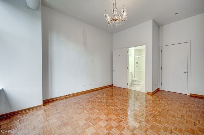 Building Photo - 333 W Hubbard St