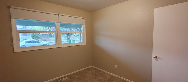 Building Photo - Darling Updated 3 Bedroom Ranch Located a Block from Glenwood City Park and Just a few Blocks fro...