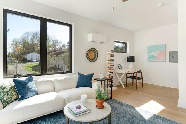 Building Photo - 981- 987 Fifth Street SW