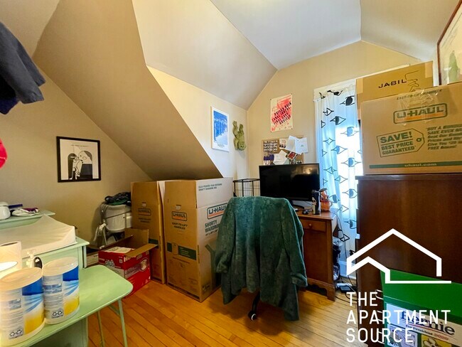 Building Photo - 3434 W Drummond Pl