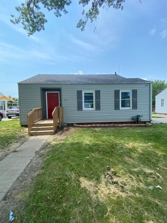 Building Photo - Updated 3 Bedroom 1 Bath