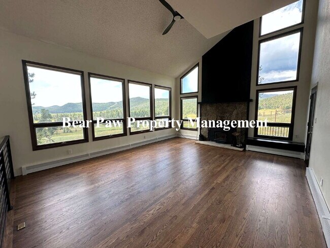 Building Photo - Spacious 4-Bed, 4.5-Bath Retreat in with B...