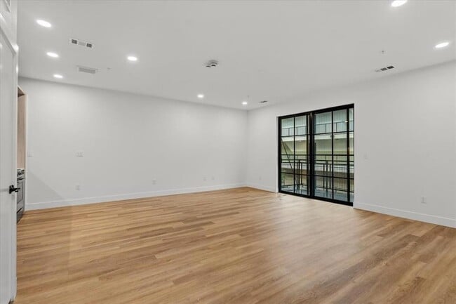 Building Photo - 4315 S Congress Ave