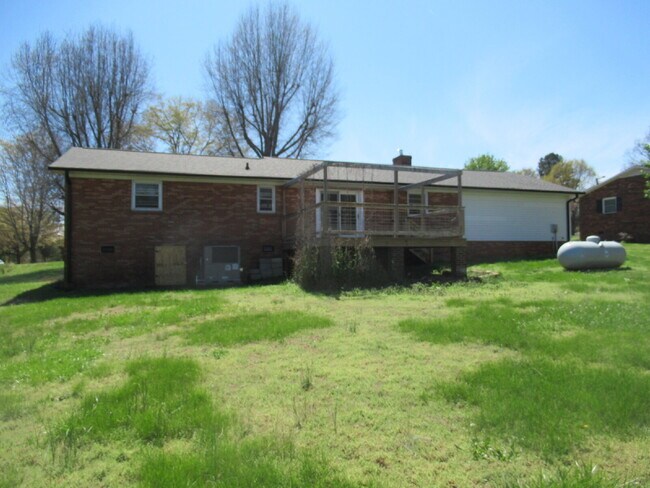 Building Photo - Charming 3-Bedroom Brick Home for Rent on the West Side of Lincolnton!