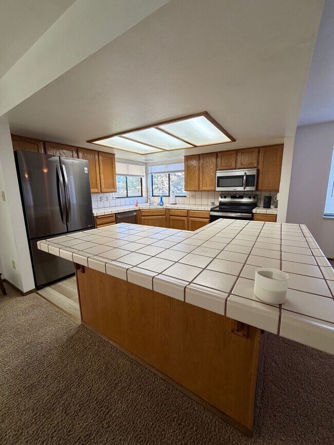 Building Photo - 2988 Pinebrook Dr