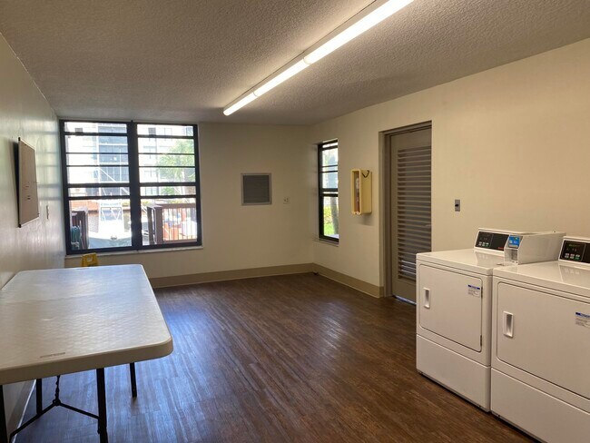 Building Photo - 3 Royal Palm Way