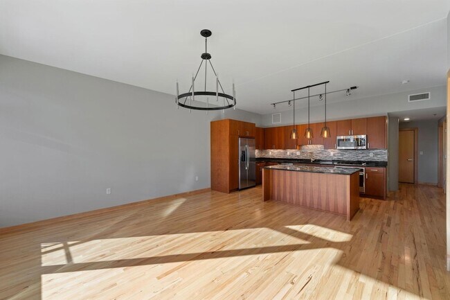 Building Photo - 1120 S 2nd St