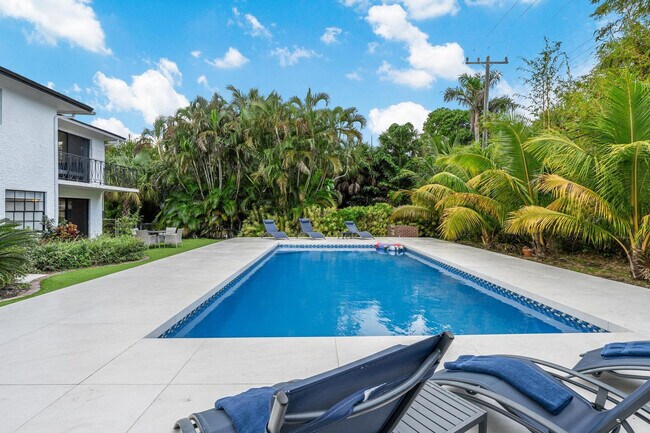 Building Photo - 809 SW 14th Ct