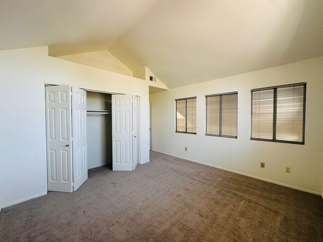 Building Photo - Palm Colony End Unit | Resort Living Included!